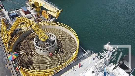 올해 6월 LS전선의 해저 케이블이 강원도 동해항에서 선적되고 있다./사진=LS그룹