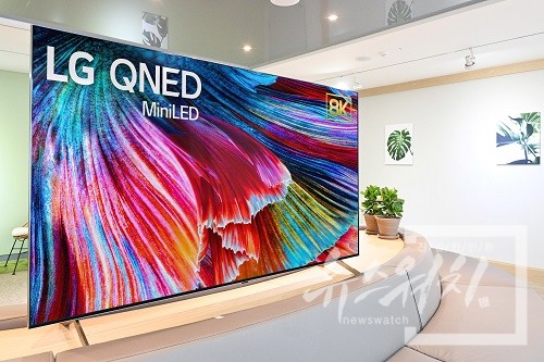 LG전자가 29일 온라인 기술설명회를 열고 독자 고색재현 기술인 '퀀텀 나노셀 컬러 테크놀로지'를 적용한 미니LED TV 'LG QNED TV'를 공개했다. LG QNED TV/이미지=LG전자