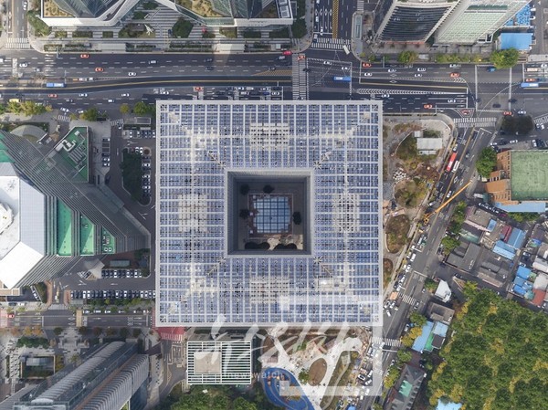 서울 용산구 아모레퍼시픽 본사 옥상에 설치된 태양광패널. (사진=아모레퍼시픽)
