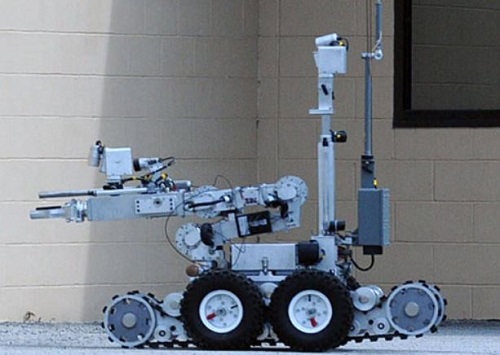 미국 텍사스 주 댈러스 경찰이 경찰 저격범 진압 과정에서 사용한 '폭탄 로봇'과 비슷한 모델의 로봇./미 해군 제공