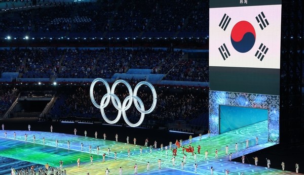 지난 4일 오후 중국 베이징 국립경기장에서 열린 ‘2022 제24회 베이징동계올림픽’ 개회식에서 대한민국 선수단이 입장하고 있다. /사진=연합뉴스