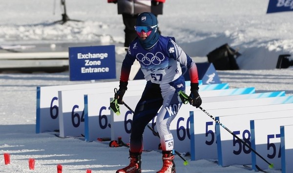 이채원이 지난 5일 오후 중국 허베이성 장자커우 국립 크로스컨트리 스키 센터에서 열린 ‘2022 제24회 베이징동계올림픽’ 크로스컨트리 스키 여자 7.5km+7.5km 스키애슬론 경기에서 스키를 갈아신은 뒤 다시 출발하고 있다. 이채원은 2002년 솔트레이크 동계올림픽에서 올림픽 데뷔전을 치렀다. 베이징동계올림픽은 이채원이 출전하는 여섯 번째 올림픽으로 한국 선수의 동·하계 올림픽 최다 출전 타이기록이기도 하다. 이채원의 나이는 만 41세로 베이징동계올림픽에 출전하는 한국 선수단 중 최고령 선수다. /사진=연합뉴스