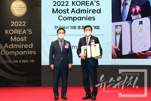 2022 한국에서 가장 존경받는 기업 조사 수상식./사진=신한은행