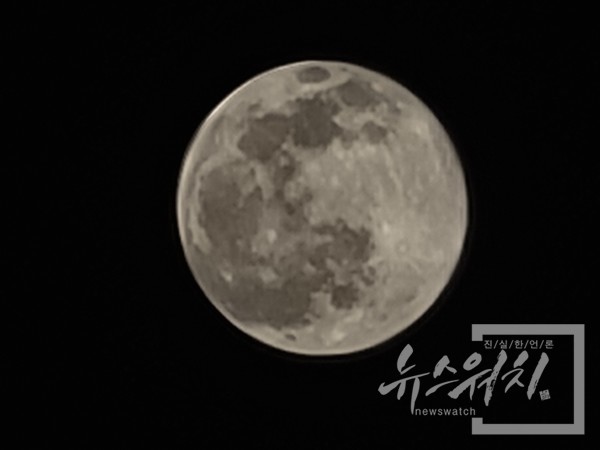 지상에서 찍은 보름달. /사진=최양수