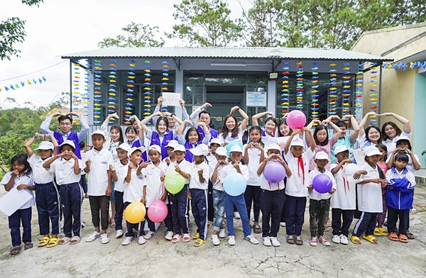 효성이 지난 7일 베트남 초등학교에 도서관을 기증하고 완공식을 진행했다. 사진=효성