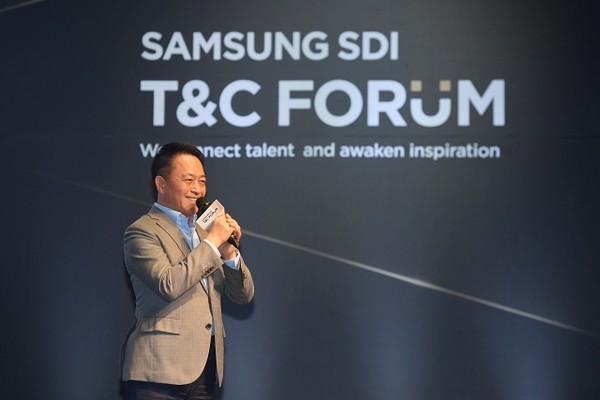 최윤호 삼성SDI 대표가 지난 8월 개최된 ‘테크&커리어 포럼’에서 환영사를 발표하고 있다. 사진=삼성SDI