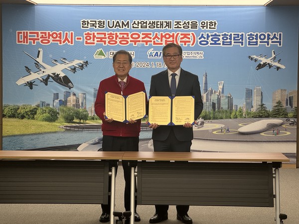 KAI와 대구시가 한국형 AAM 산업생태계 조성을 위한 상호협력 업무협약(MOU)을 체결했다. (오른쪽부터) KAI 강구영 사장, 대구시 홍준표 시장. 사진=한국항공우주산업(KAI)