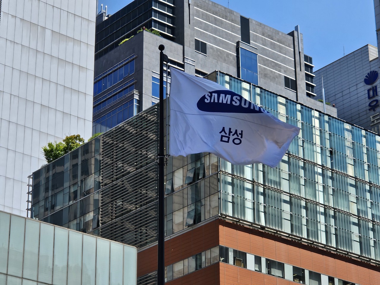 삼성전자, 겹호재에…사상 최고가 경신 < 반도체·전자 < 산업 < 기사본문 - 뉴스워치