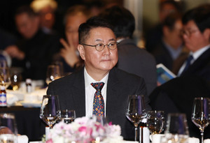 금융당국의 이석우 대표 중징계...두나무, 행정소송 제기할까 - 뉴스 썸네일 이미지